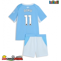 Camisa de Futebol Manchester City Jeremy Doku #11 Equipamento Principal Infantil 2026-27 Manga Curta (+ Calças curtas)